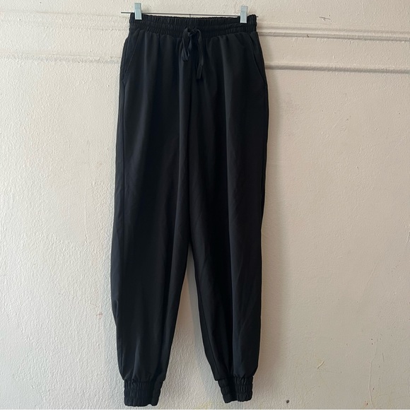 Thrive Sociėtė Black jogger size Medium - Picture 7 of 9